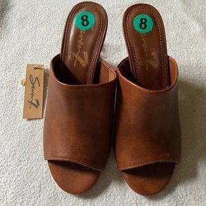 Backless slip-on sandals